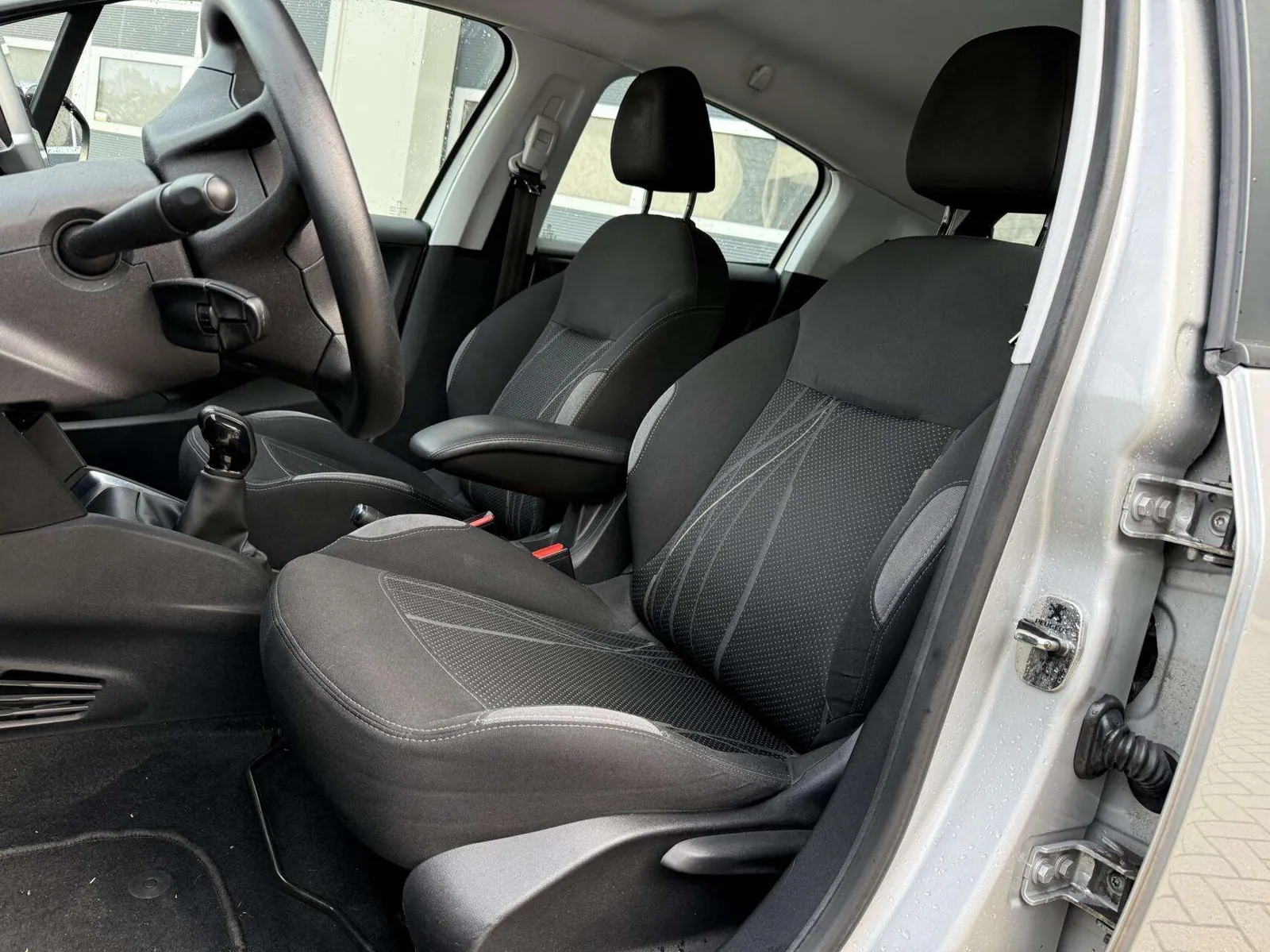 Peugeot 208 2013 photo 5