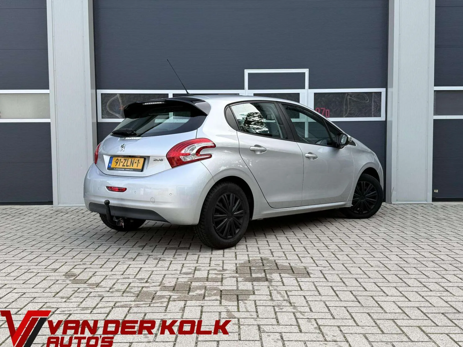 Peugeot 208 2013 photo 2