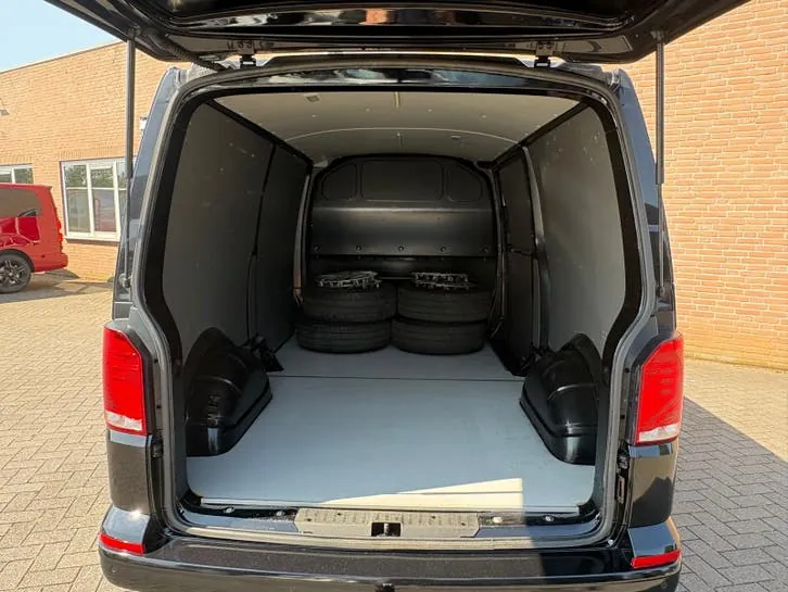 Volkswagen Transporter 2021 photo 3