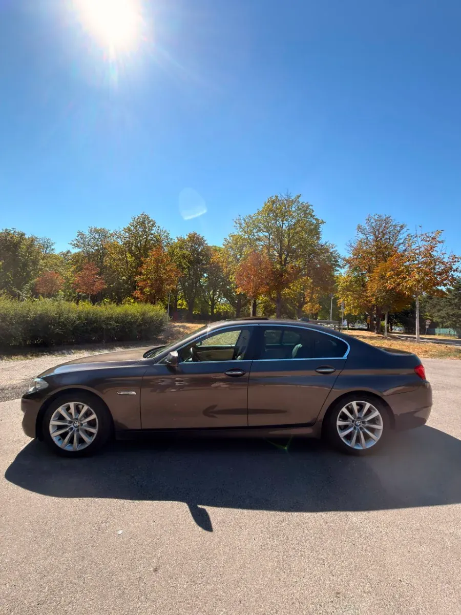 BMW 5 Series 2012 photo 2