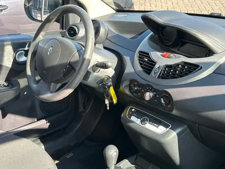 Renault Twingo 2011 photo 2