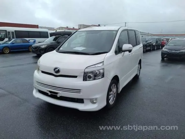 Toyota Voxy 2009 photo 2