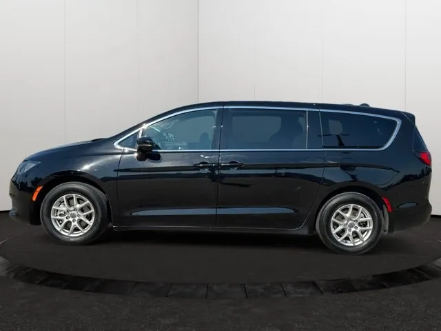 Chrysler Grand Caravan 2025 photo 3