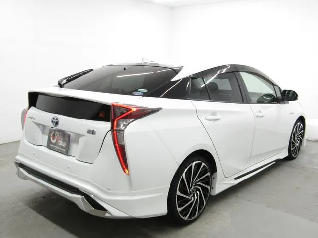 Toyota Prius 2017 photo 3