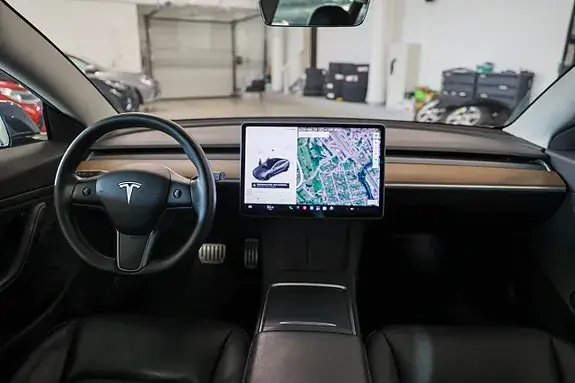 Tesla Model 3 2021 photo 2