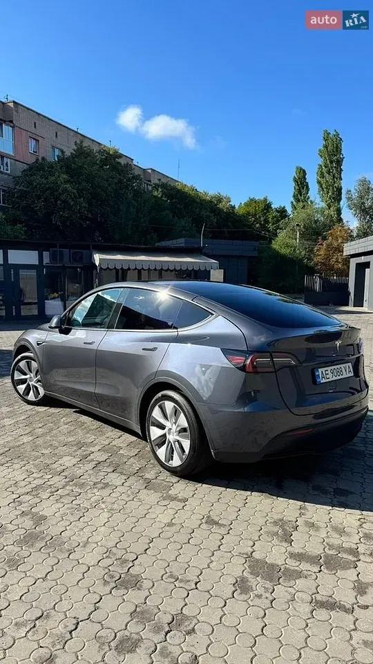 Tesla Model Y 2023 photo 4