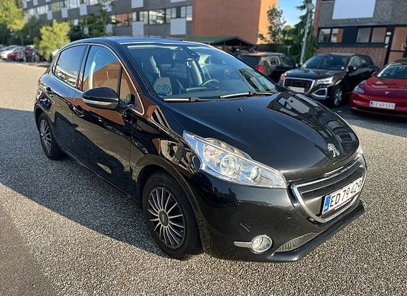 Peugeot 208 2015 photo 2