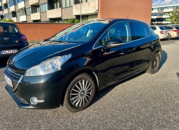Peugeot 208 2015 photo 3