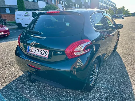 Peugeot 208 2015 photo 5