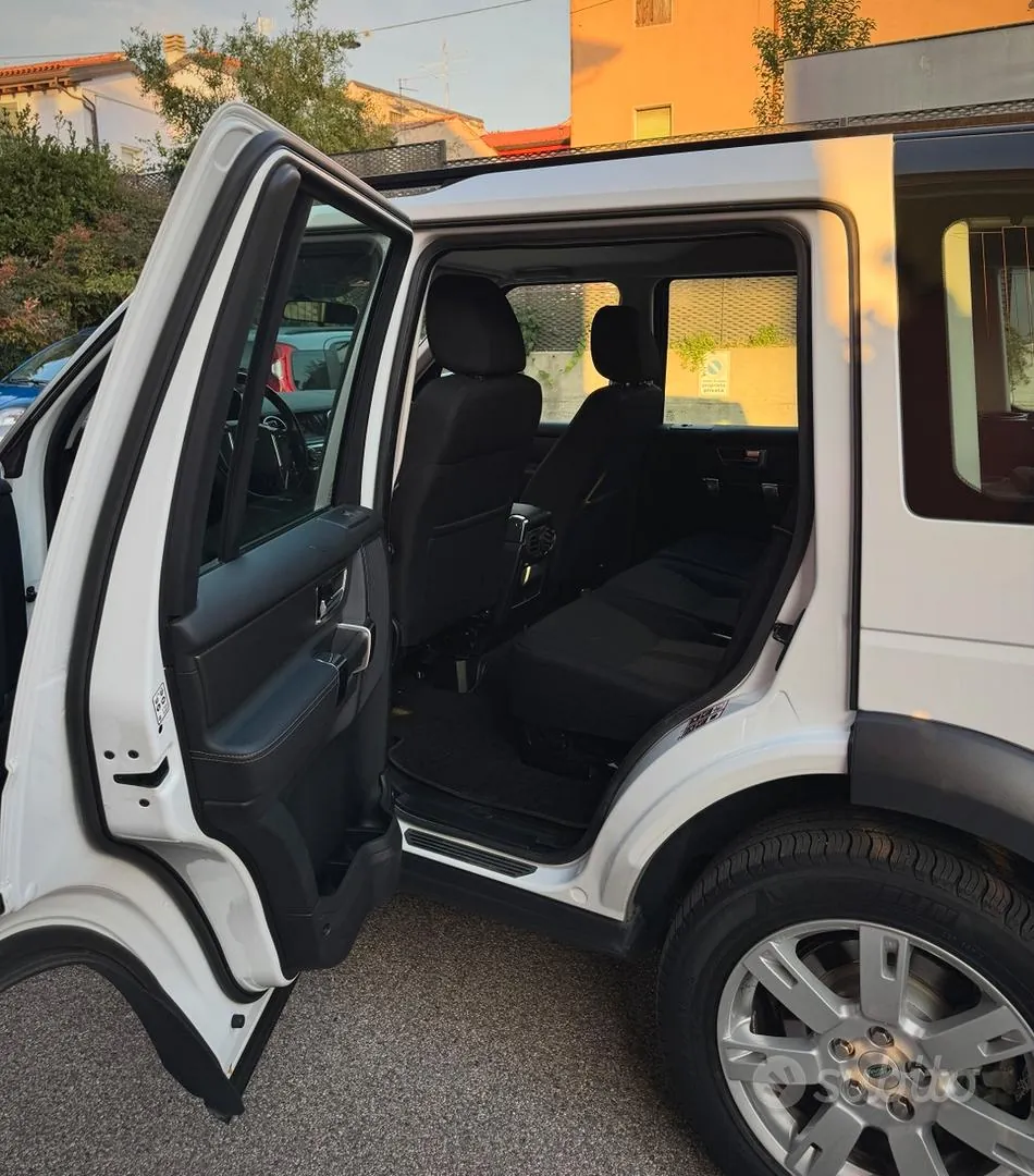 Land Rover Discovery 4 2012 photo 3