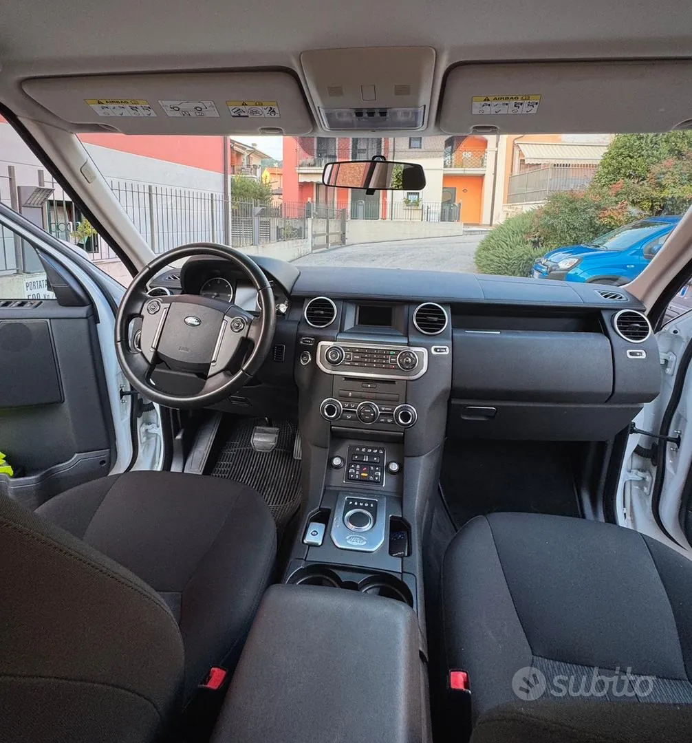 Land Rover Discovery 4 2012 photo 4