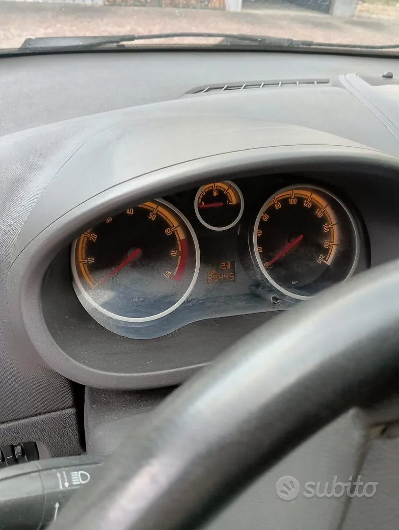 Opel Corsa 2011 photo 3