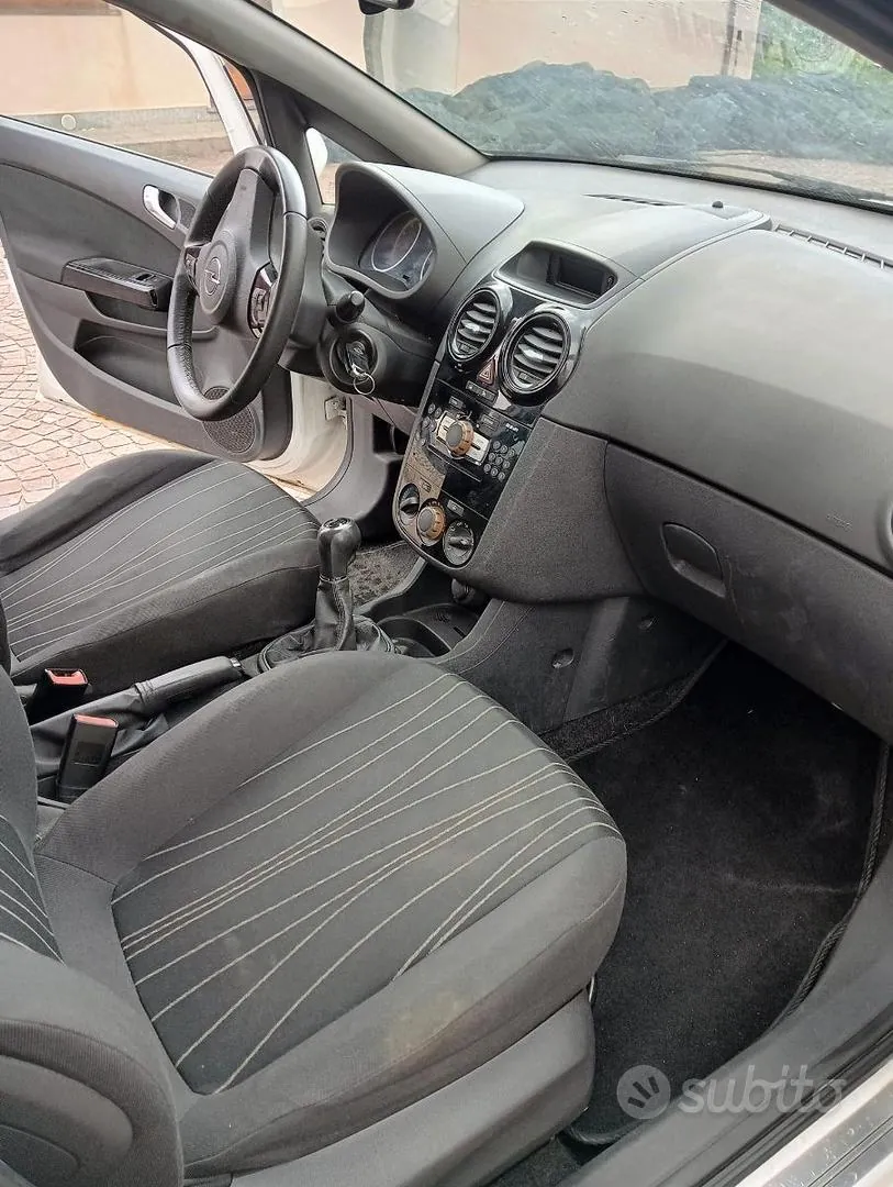 Opel Corsa 2011 photo 4