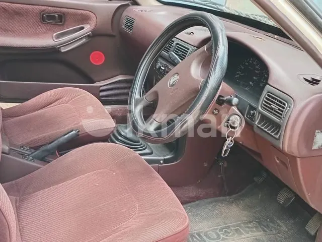 Nissan Sunny 1991 photo 5