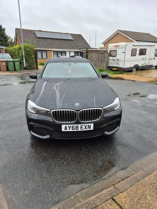 BMW 7 Series 2018 photo 2