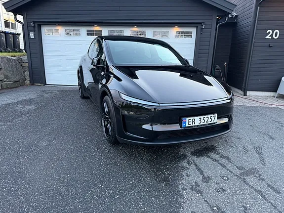 Tesla Model Y 2026 photo 3
