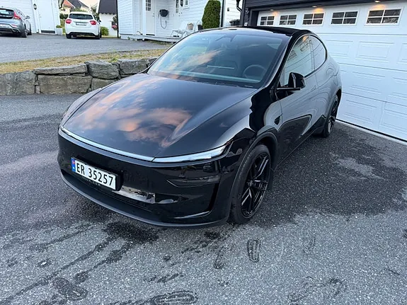 Tesla Model Y 2026 photo 4