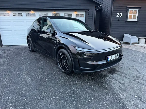 Tesla Model Y 2026 photo 2
