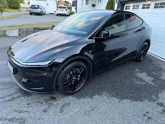 Tesla Model Y 2026 photo 5