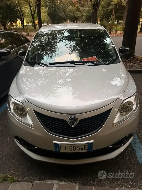 Lancia Ypsilon