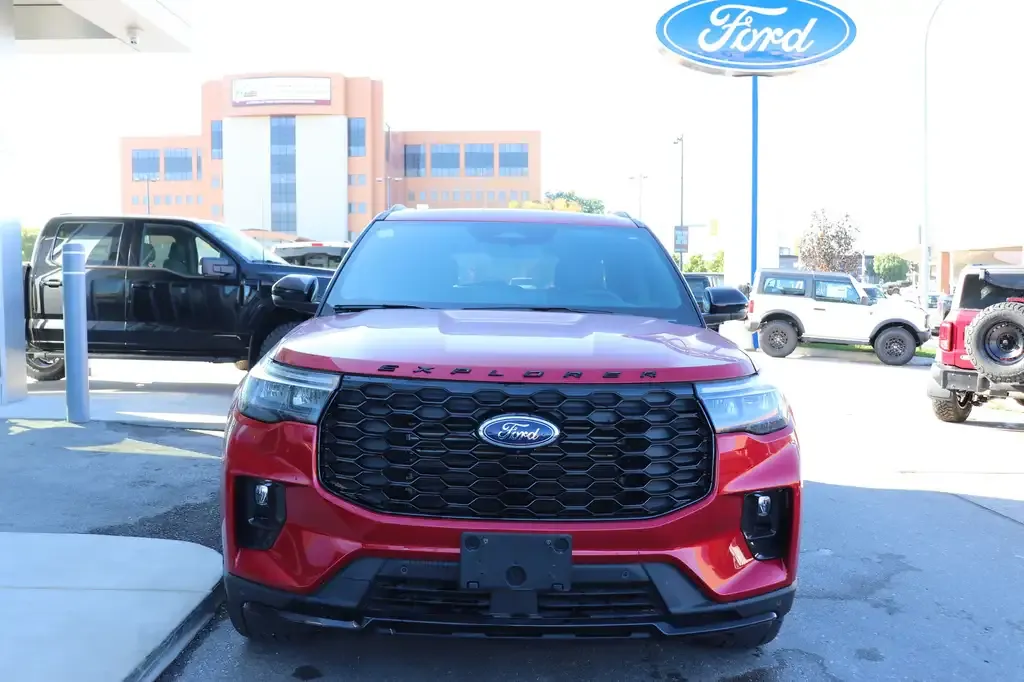 Ford Explorer 2026 photo 2