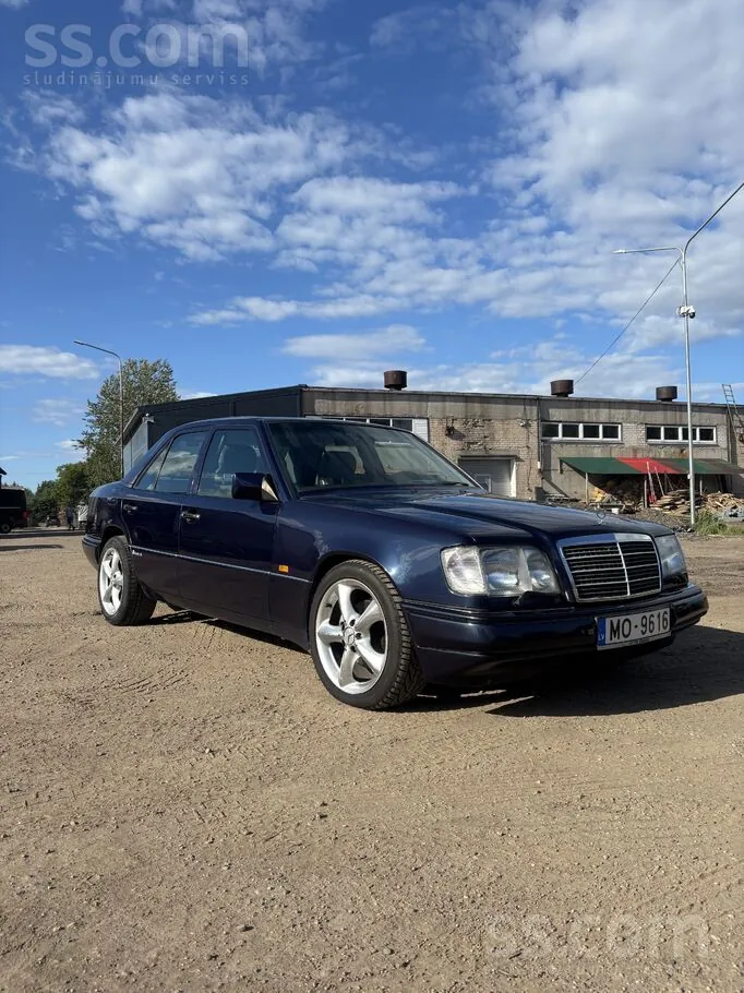 Mercedes-Benz E200