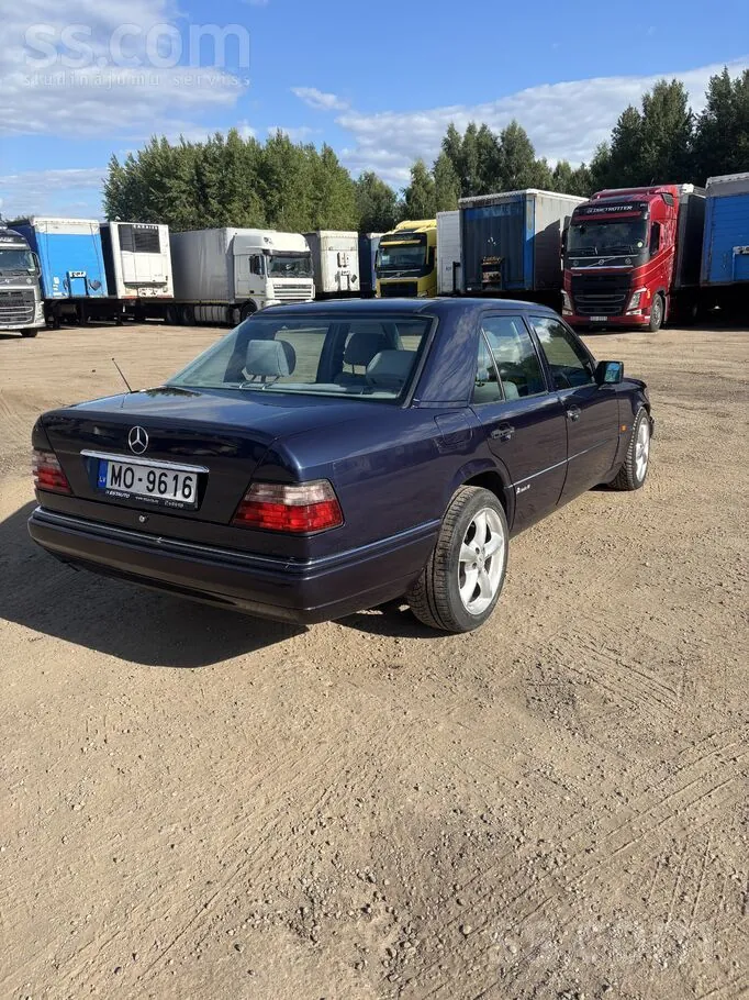 Mercedes-Benz E200 1994 photo 3