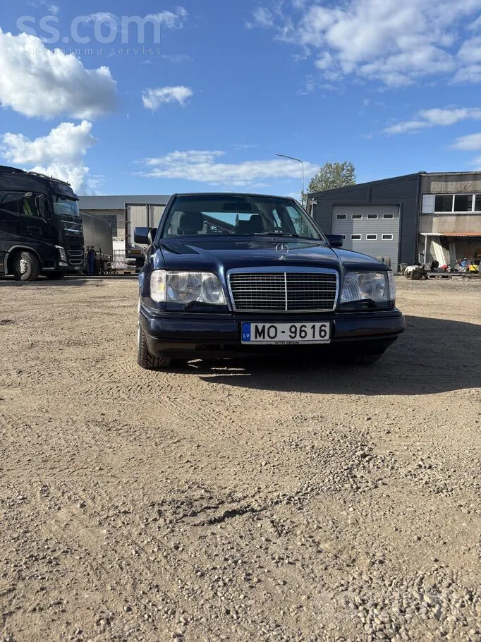 Mercedes-Benz E200 1994 photo 5