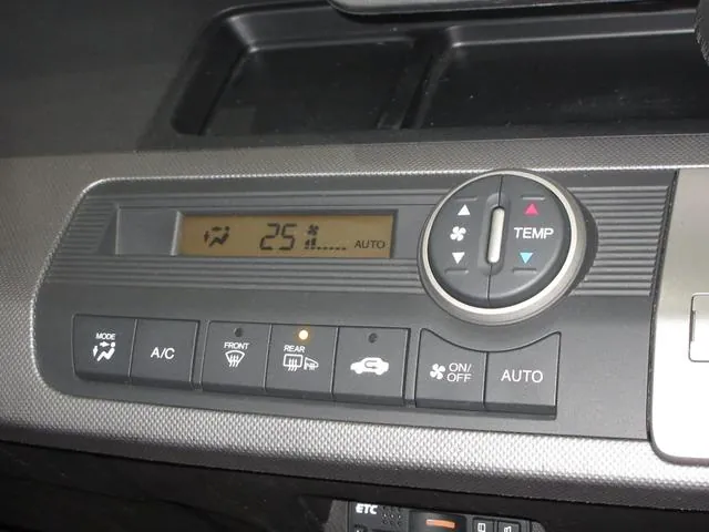 Honda Freede Hybrid 2013 photo 3