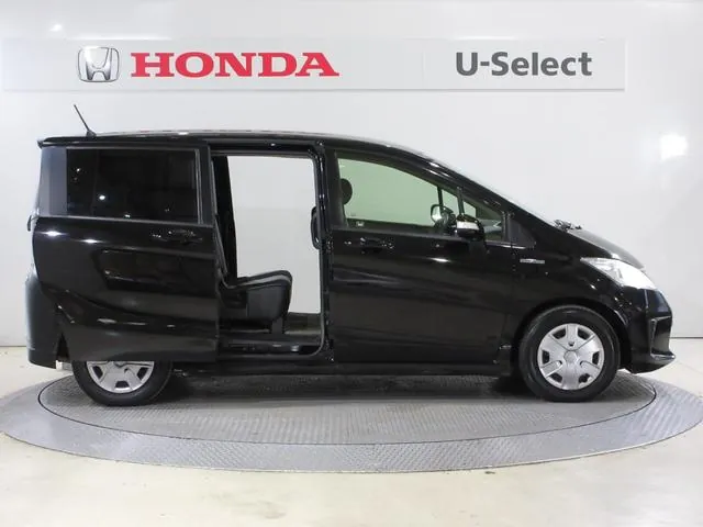 Honda Freede Hybrid 2013 photo 2