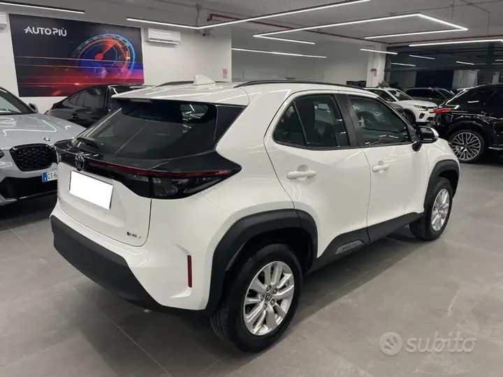 Toyota Yaris Cross 2025 photo 3