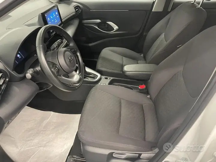 Toyota Yaris Cross 2025 photo 2