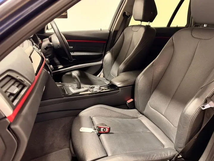 BMW 3 Series 2016 photo 2
