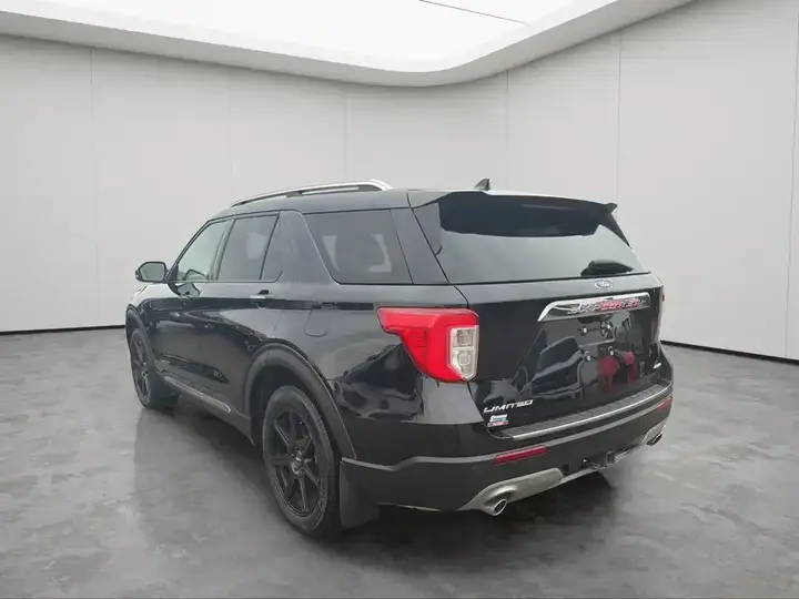 Ford Explorer 2022 photo 3