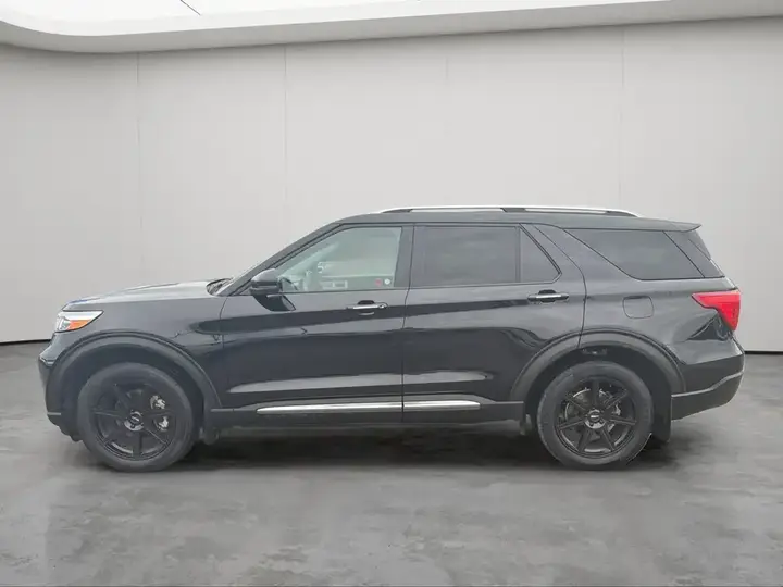 Ford Explorer 2022 photo 2
