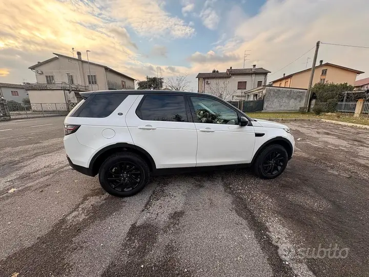 Land Rover Discovery Sport 2017 photo 2