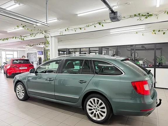 Skoda Superb 2012 photo 5