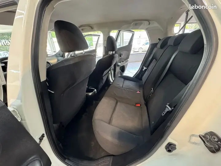 Nissan Juke 2010 photo 5