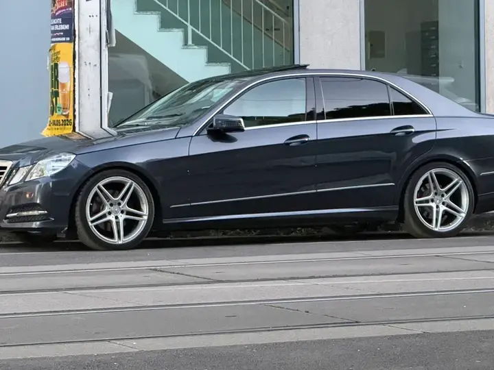 Mercedes-Benz E-Class 2010 photo 3