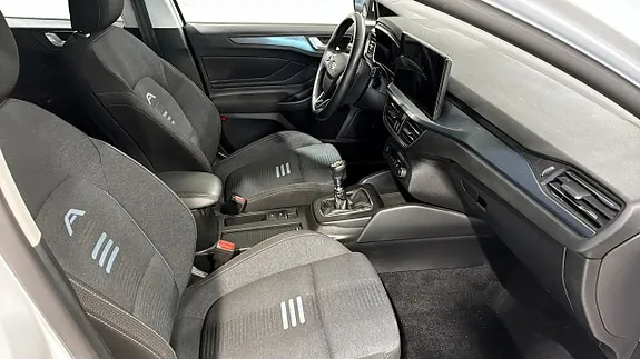 Ford Focus 2023 photo 3