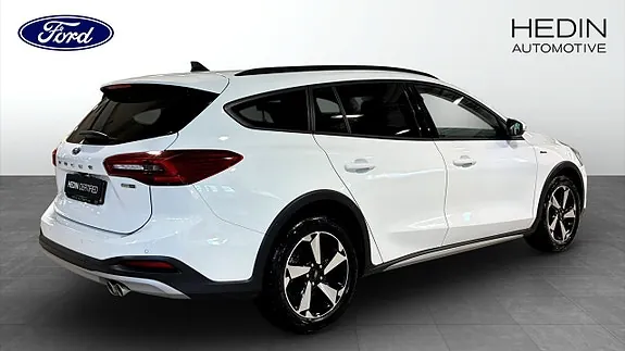 Ford Focus 2023 photo 2