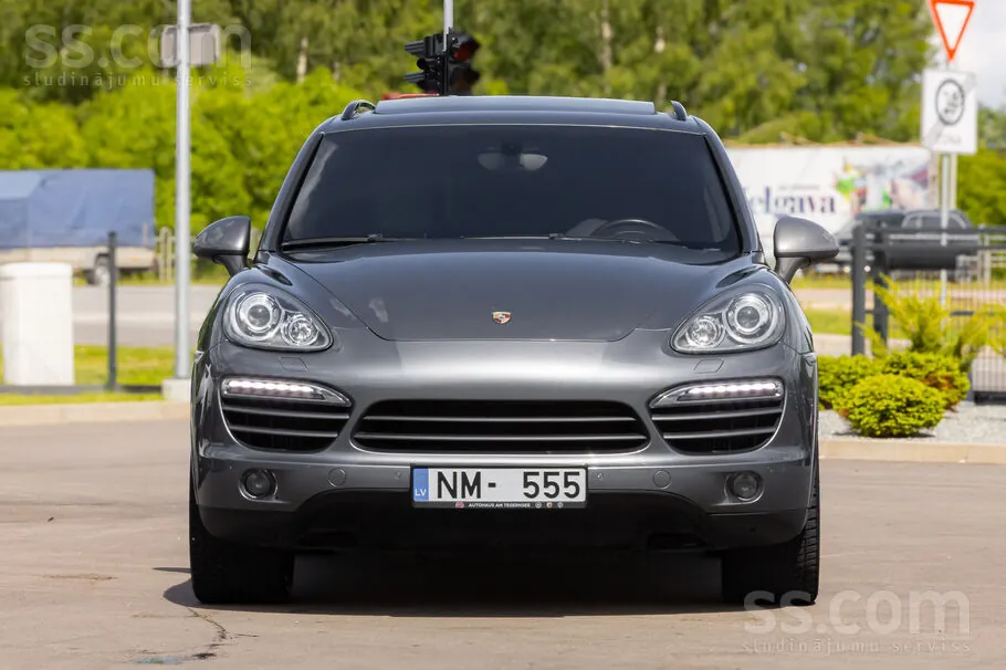 Porsche Cayenne 2011 photo 2