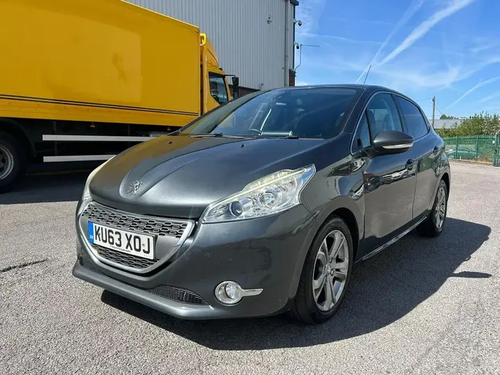Peugeot 208 2013 photo 3