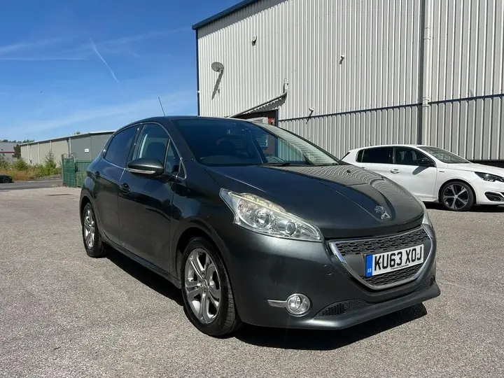 Peugeot 208