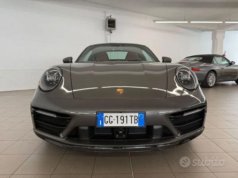 Porsche 911 2021 photo 2