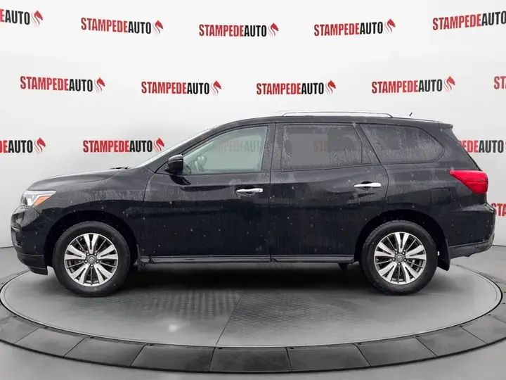 Nissan Pathfinder 2017 photo 2