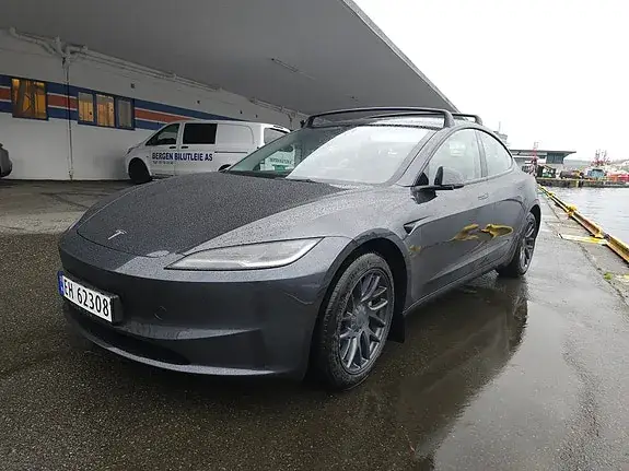Tesla Model 3 2024 photo 2