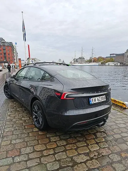Tesla Model 3 2024 photo 4