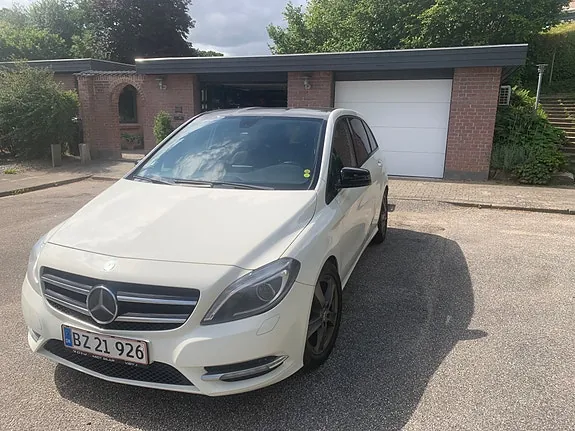 Mercedes-Benz B200 D 2012 photo 2