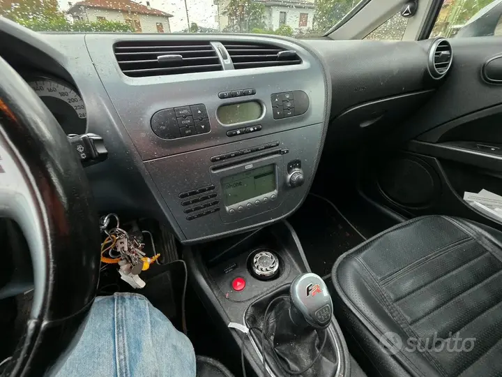 Seat Leon 2007 photo 2